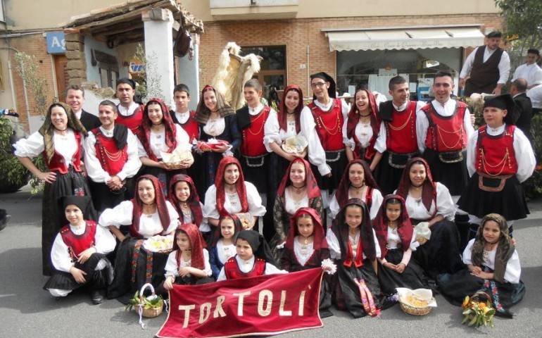 Sonus cantus e ballus rassegna folkloristica Hotel Arbatax